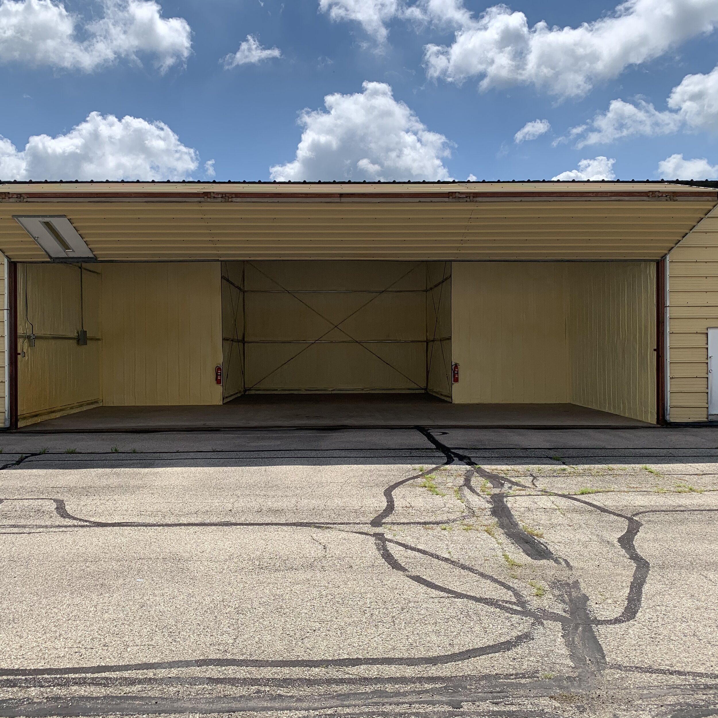 HANGAR FOR SALE, PRICED REDUCED! for Sale